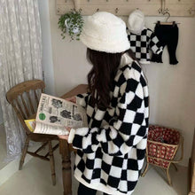 Load image into Gallery viewer, Sherpa Pullover - Black Check
