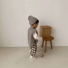 Load image into Gallery viewer, Knit Vest - Three Colours
