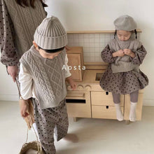 Load image into Gallery viewer, Knit Vest - Three Colours
